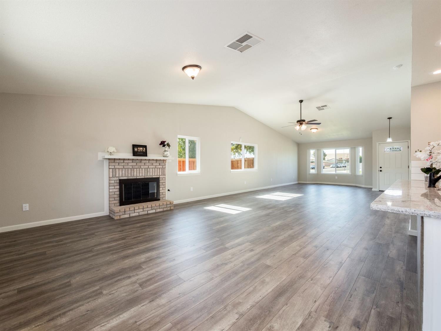 1318 Del Altair Avenue Reedley, CA 93654 - Photo 4 of 32 Gallery Image 4