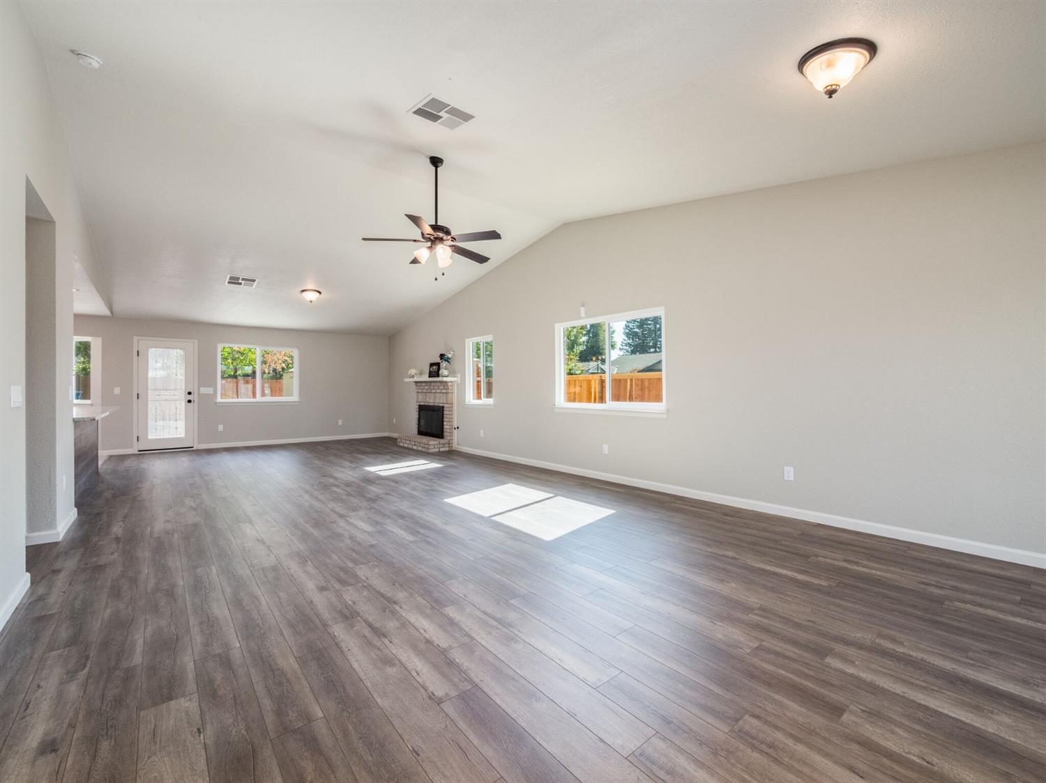 1318 Del Altair Avenue Reedley, CA 93654 - Photo 6 of 32 Gallery Image 6