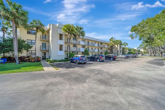 $248,000 | 2450 DC Country Club Boulevard, Unit 109B, Deerfield Beach, FL 33442