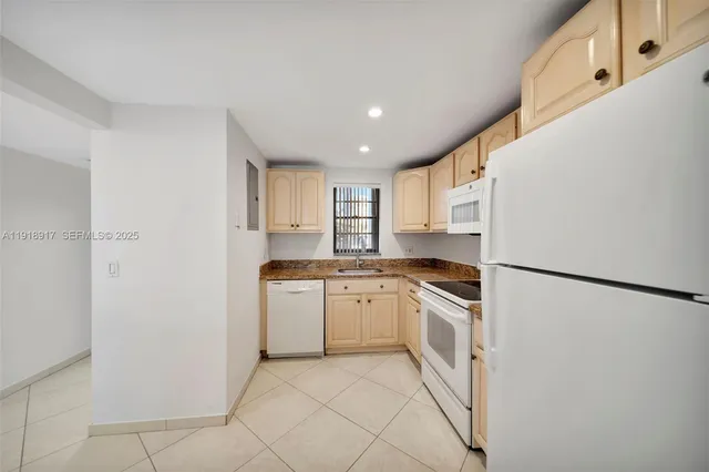 $248,000 | 2450 DC Country Club Boulevard, Unit 109B, Deerfield Beach, FL 33442