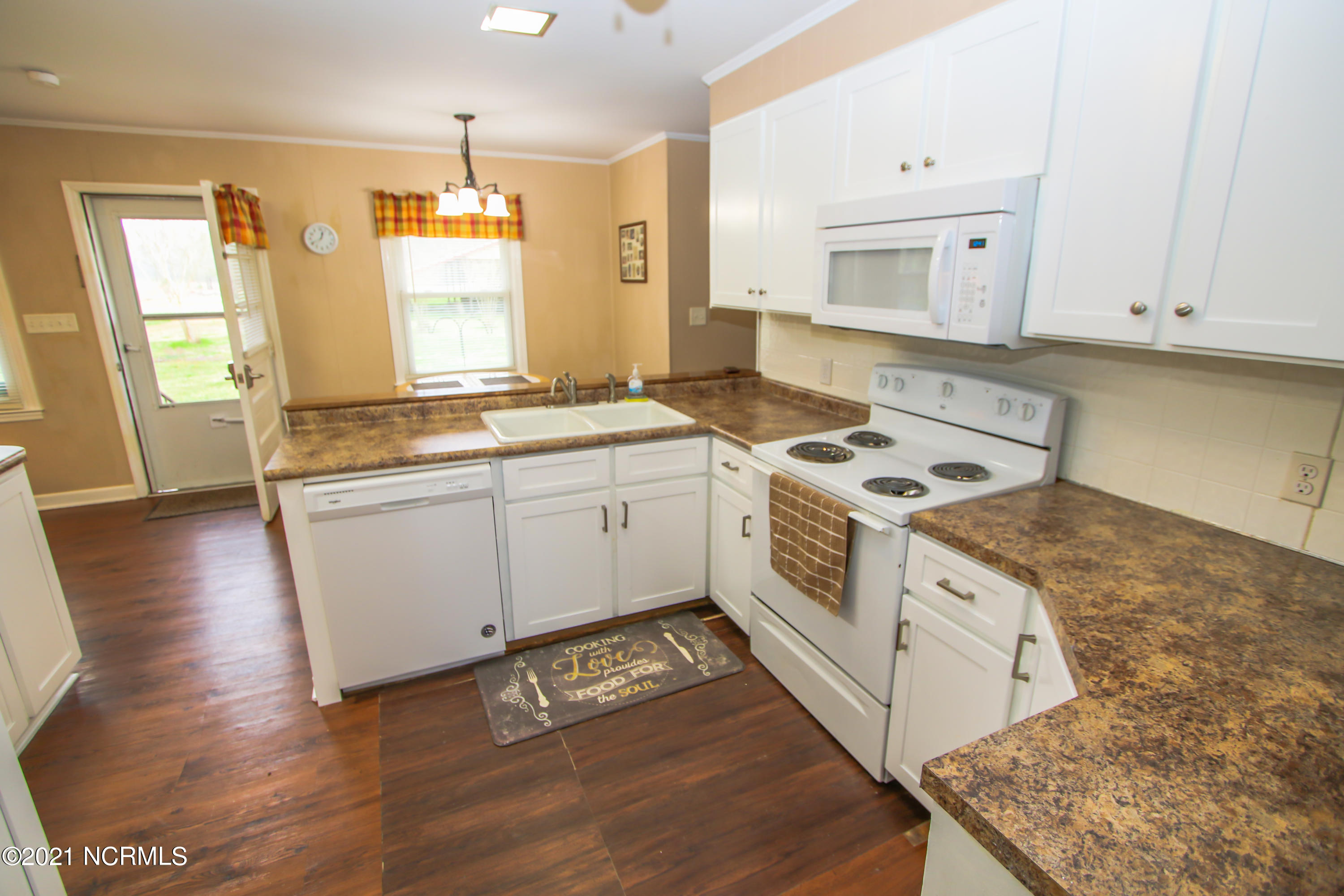 780 Huffmantown Road Richlands, NC 28574 - Photo 12 of 29 LJ7A0214