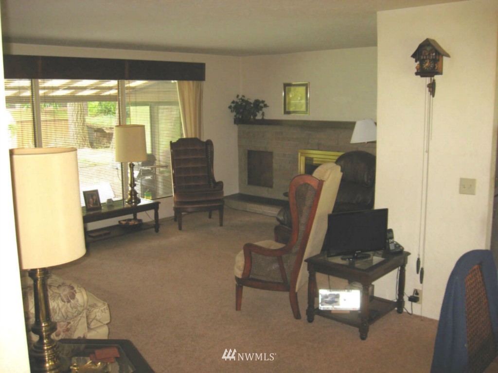 3517 Northeast 7th Street Renton, WA 98056 - Photo 2 of 7