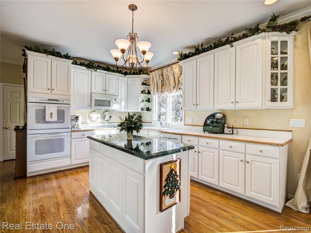 3956 Fawn Drive Rochester, MI 48306 - Photo 10 of 51 DSC07131_2_3.jpg