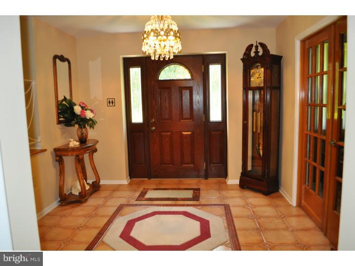204 Knoll Road Wallingford, PA 19086 - Photo 6 of 25 Foyer