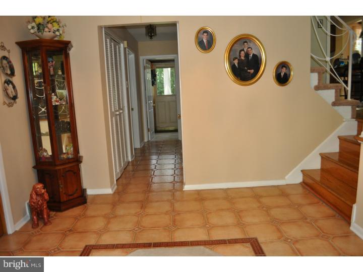 204 Knoll Road Wallingford, PA 19086 - Photo 8 of 25 Foyer