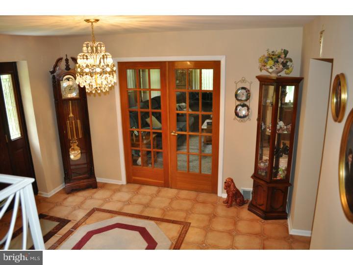 204 Knoll Road Wallingford, PA 19086 - Photo 9 of 25 Foyer