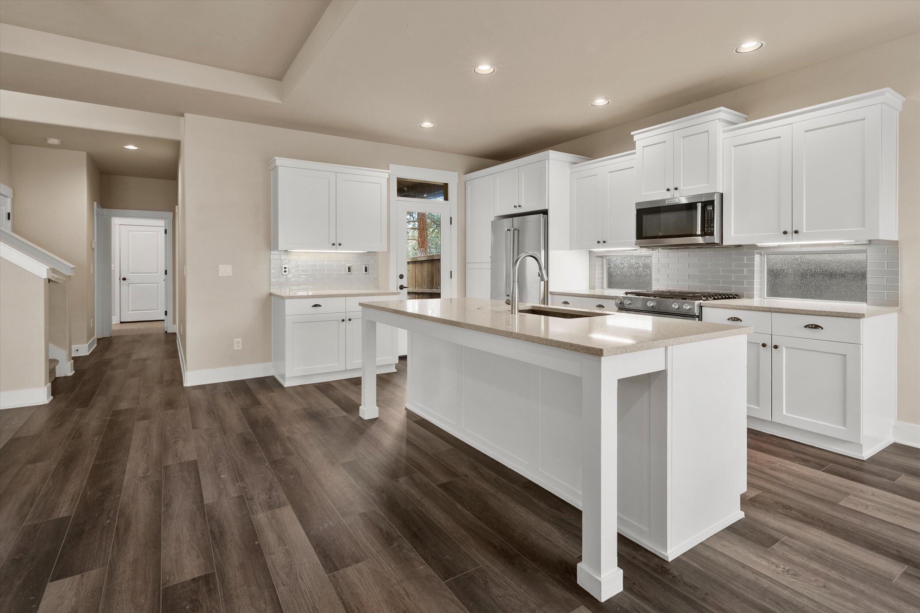 20909 Sotra Loop Bend, OR 97702 - Photo 2 of 38 Chefs Kitchen
