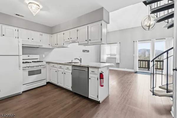 $2,300 | 1 Onuma Court, Unit 4, Vernon, NJ 07462