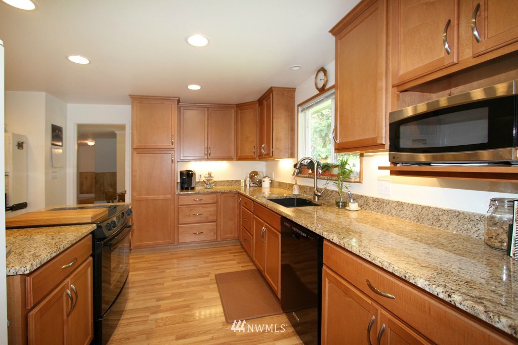 19122 2nd Avenue Southeast Bothell, WA 98012 - Photo 3 of 18