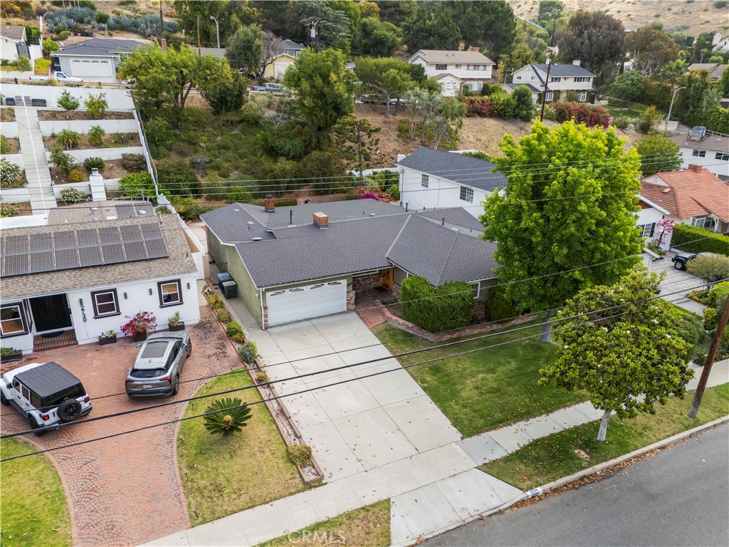 2724 North Kenneth Road Burbank, CA 91504 - Photo 3 of 35