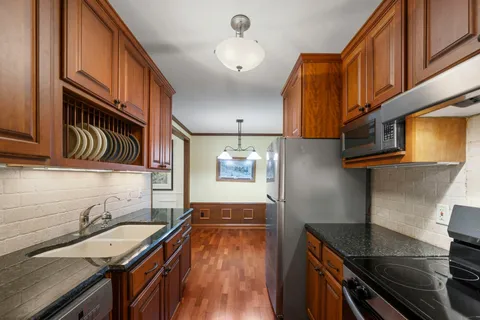 $330,000 | 205 Barry Avenue South, Unit 117, Wayzata, MN 55391