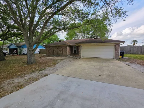 $219,900 | 2714 Westfield Street, Alvin, TX 77511