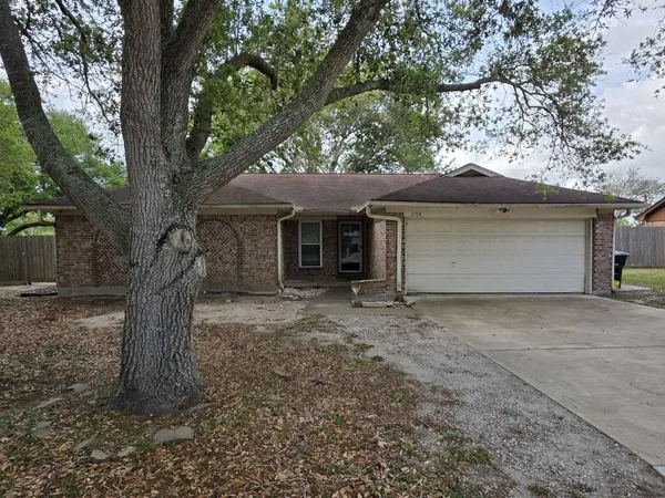 $219,900 | 2714 Westfield Street, Alvin, TX 77511