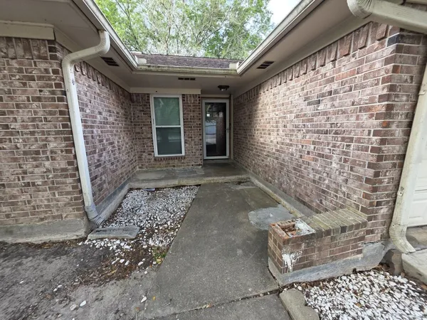 $219,900 | 2714 Westfield Street, Alvin, TX 77511