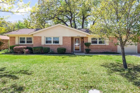 $325,000 | 1702 Hendrix Drive, Irving, TX 75061