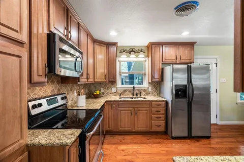 $325,000 | 1702 Hendrix Drive, Irving, TX 75061