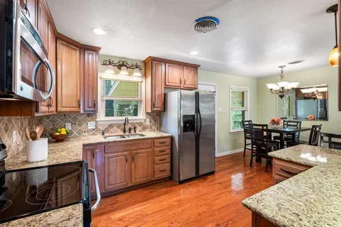 $325,000 | 1702 Hendrix Drive, Irving, TX 75061