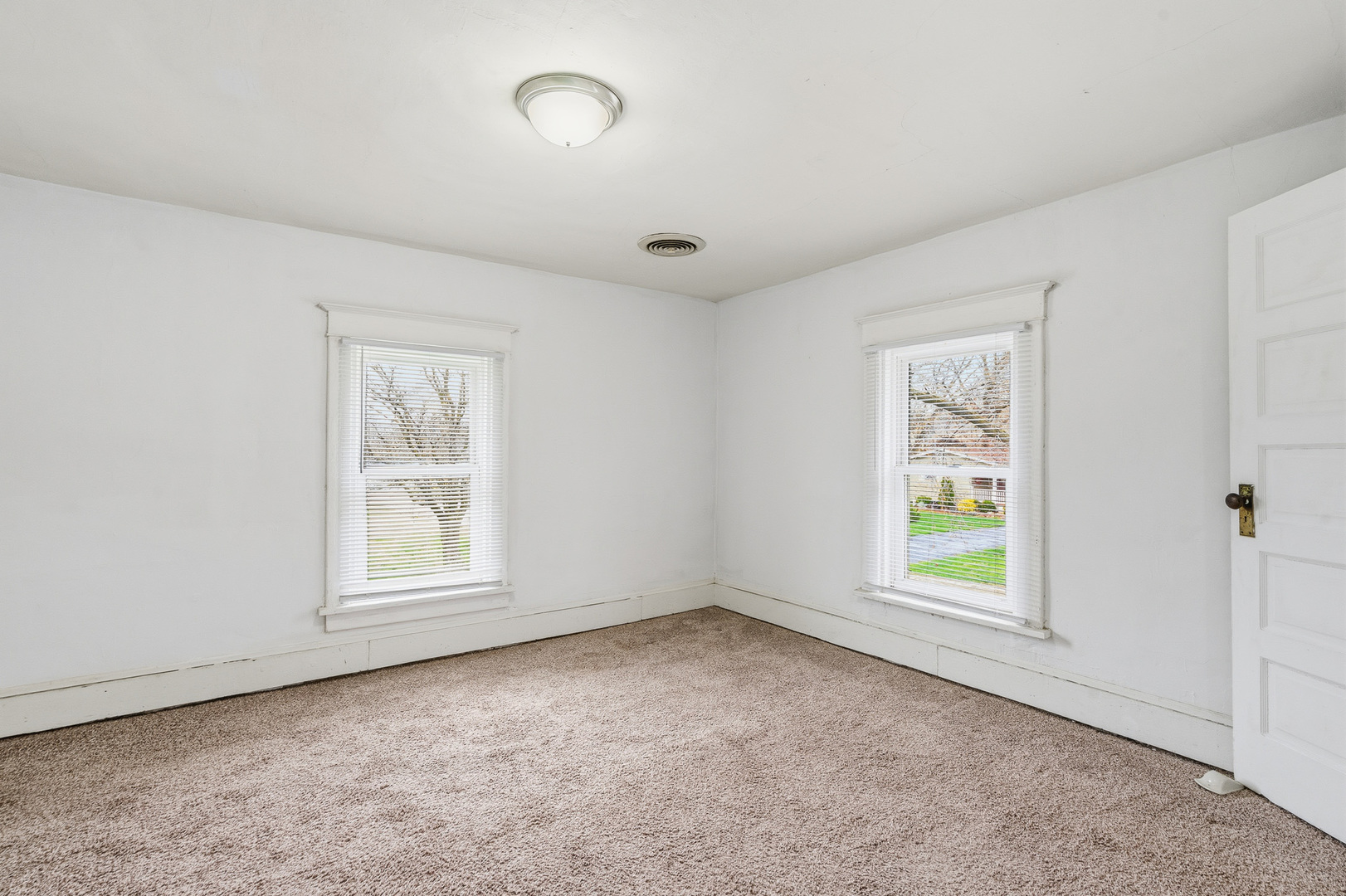 310 Godfrey Avenue Lockport, IL 60441 - Photo 23 of 65 an empty room with windows