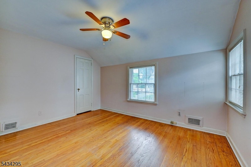 328 Plymouth Road Union, NJ 07083 - Photo 22 of 32
