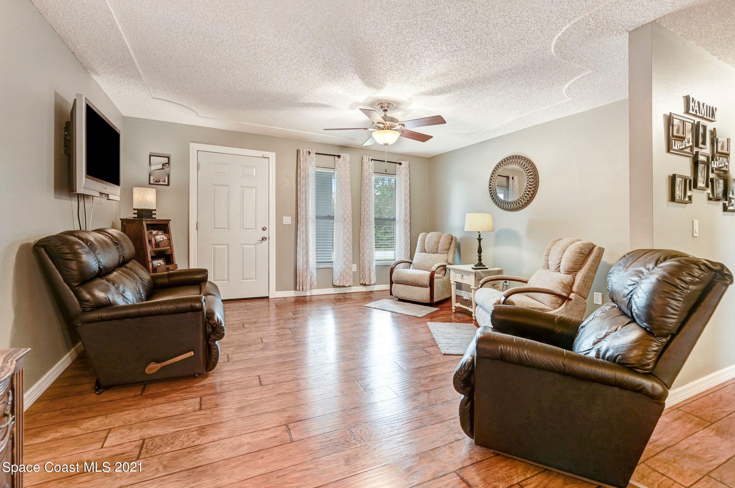 1063 Castile Road Southeast Palm Bay, FL 32909 - Photo 7 of 38 R_DSC_0623