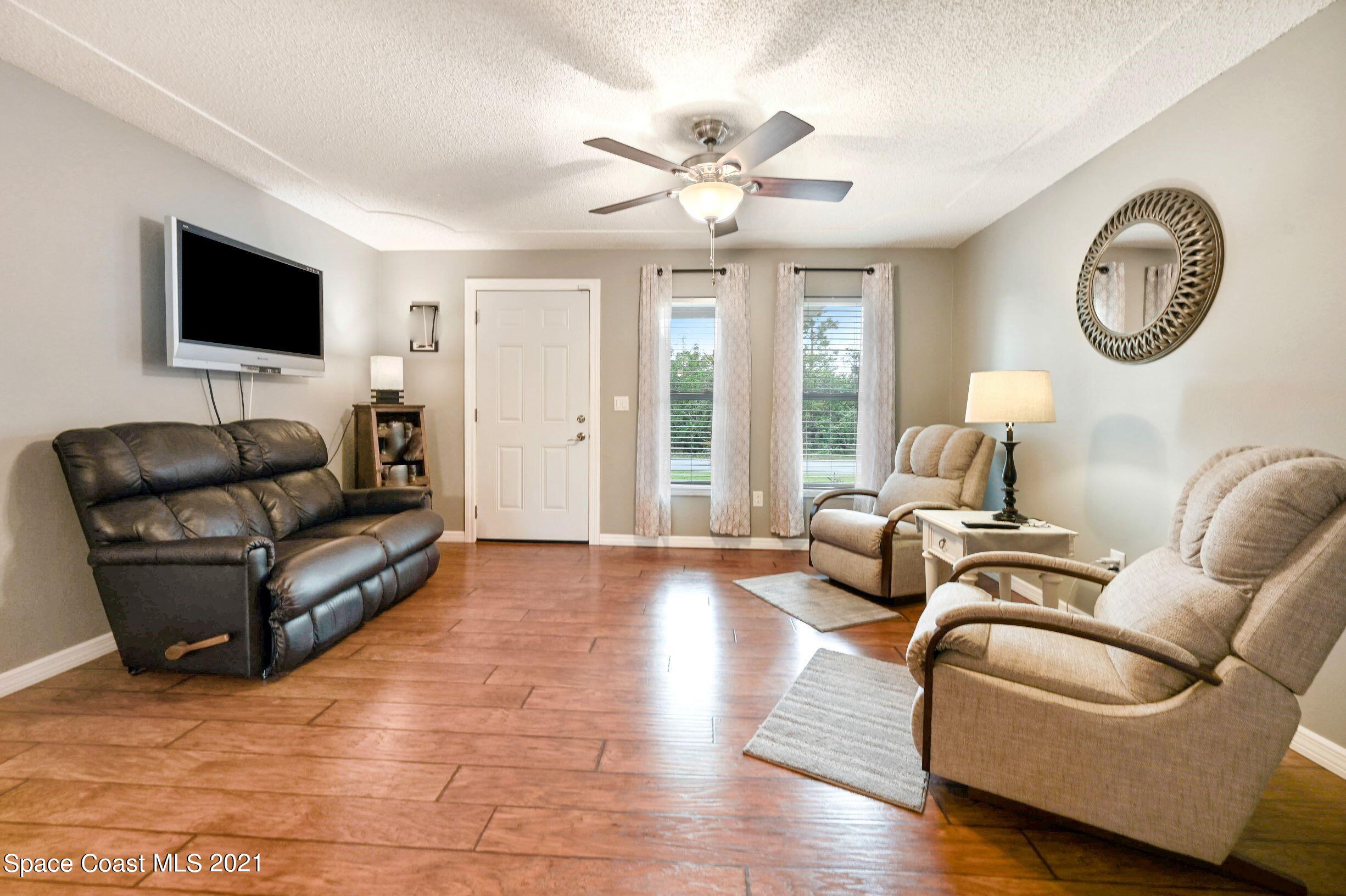 1063 Castile Road Southeast Palm Bay, FL 32909 - Photo 8 of 38 R_DSC_0620