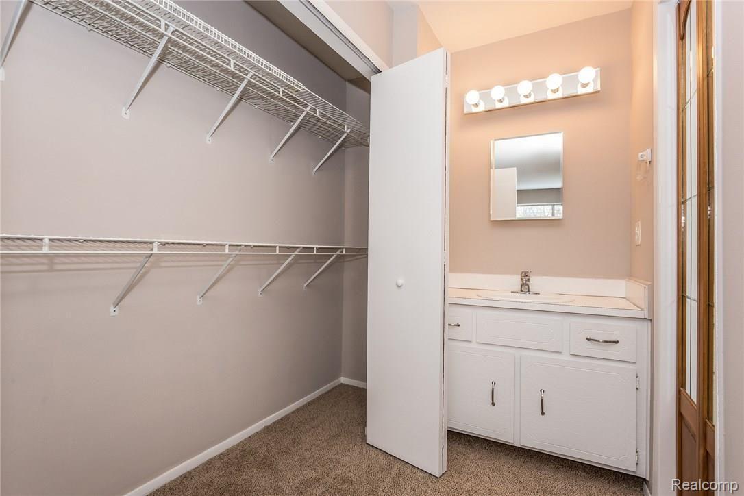 108 Manor Way Rochester, MI 48309 - Photo 18 of 32 019-Master_Bathroom-5297970-medium.jpg