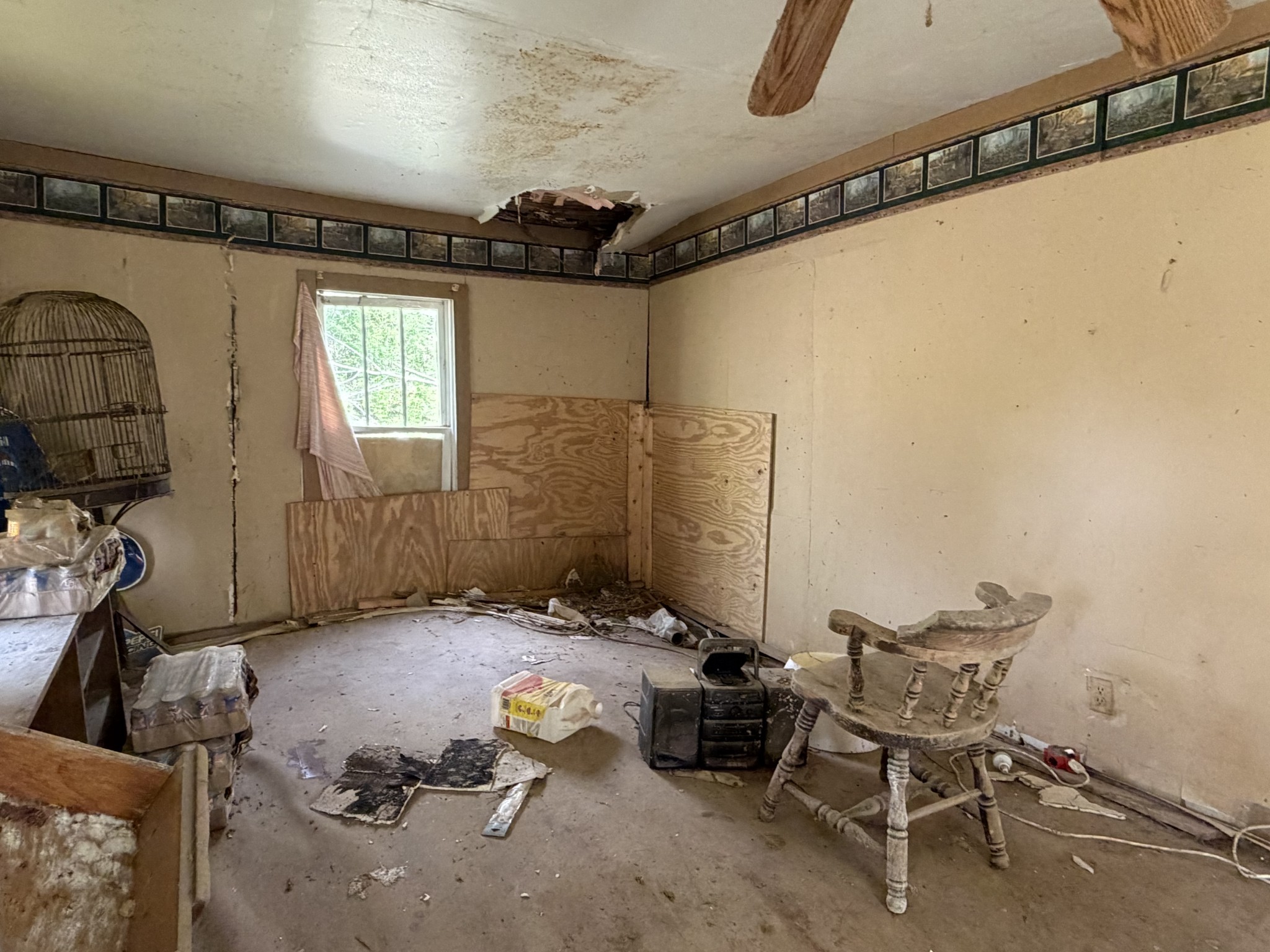 417 Trace Creek Road Hohenwald, TN 38462 - Photo 22 of 34 a view of a room with gym equipment