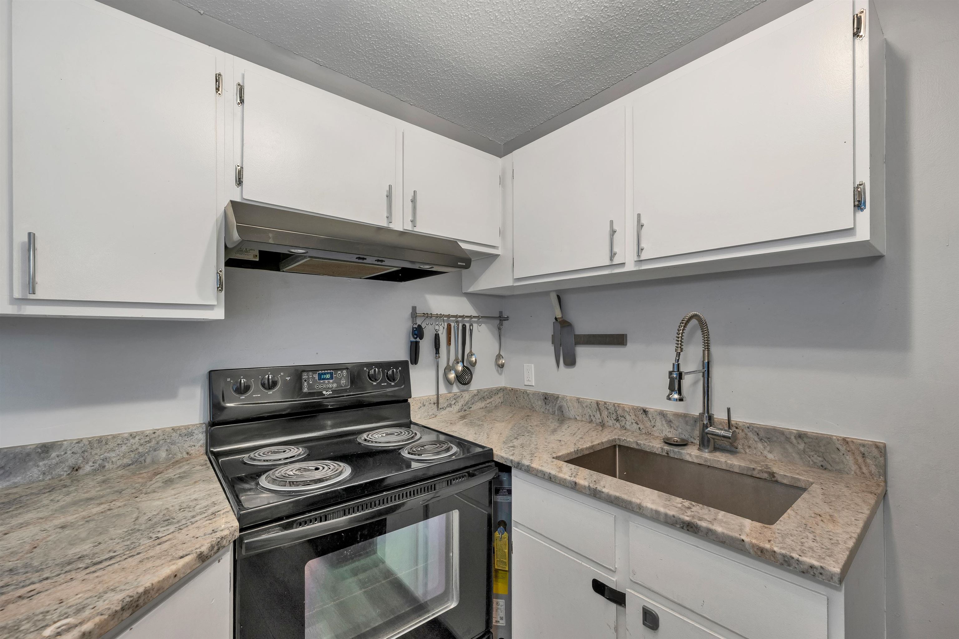 107 Treetop Circle, Unit 11 Laconia, NH 03246 - Photo 5 of 43