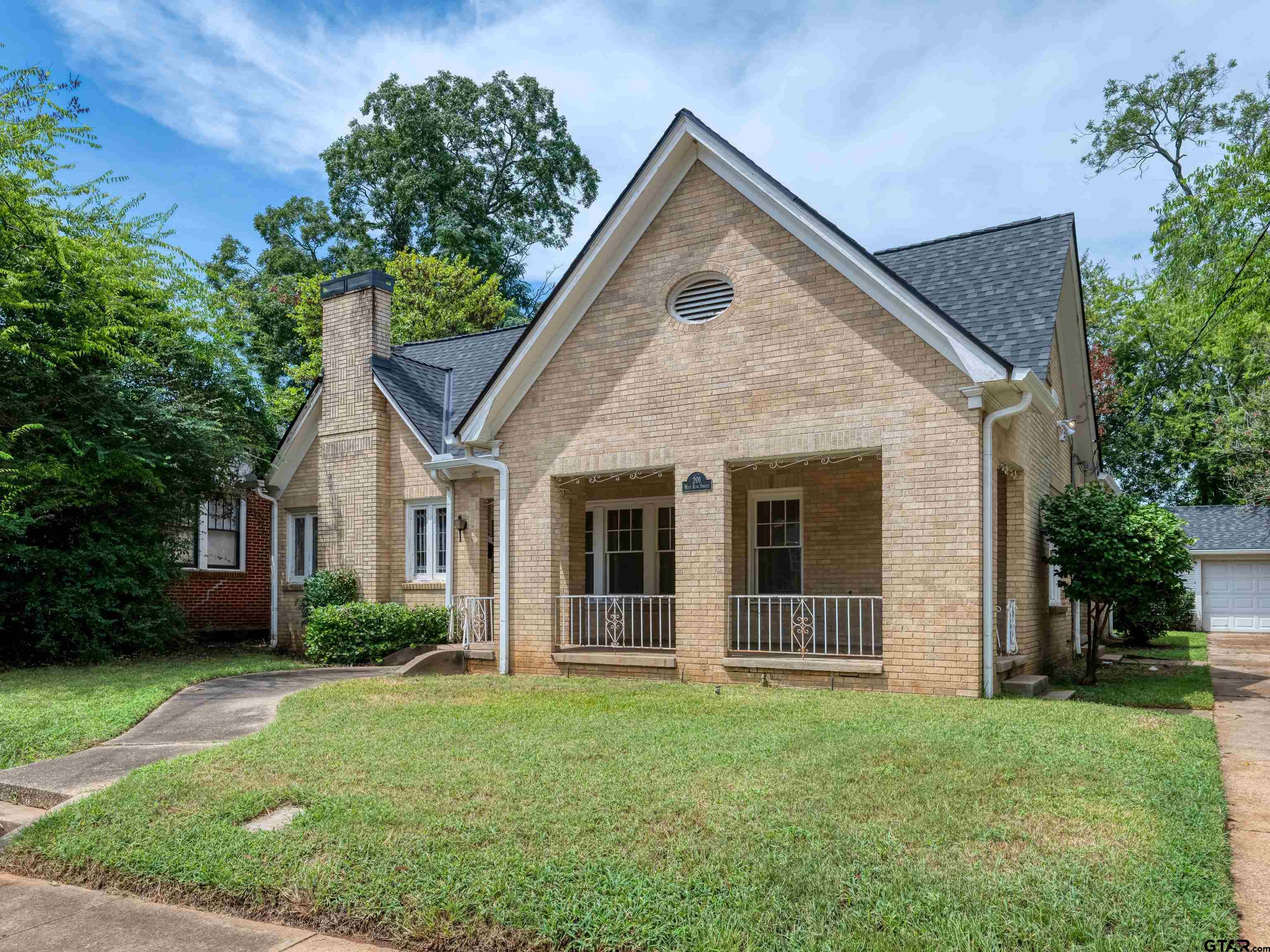 201 West Rusk Street Tyler, TX 75701 - Photo 3 of 30 front view of house with a yard