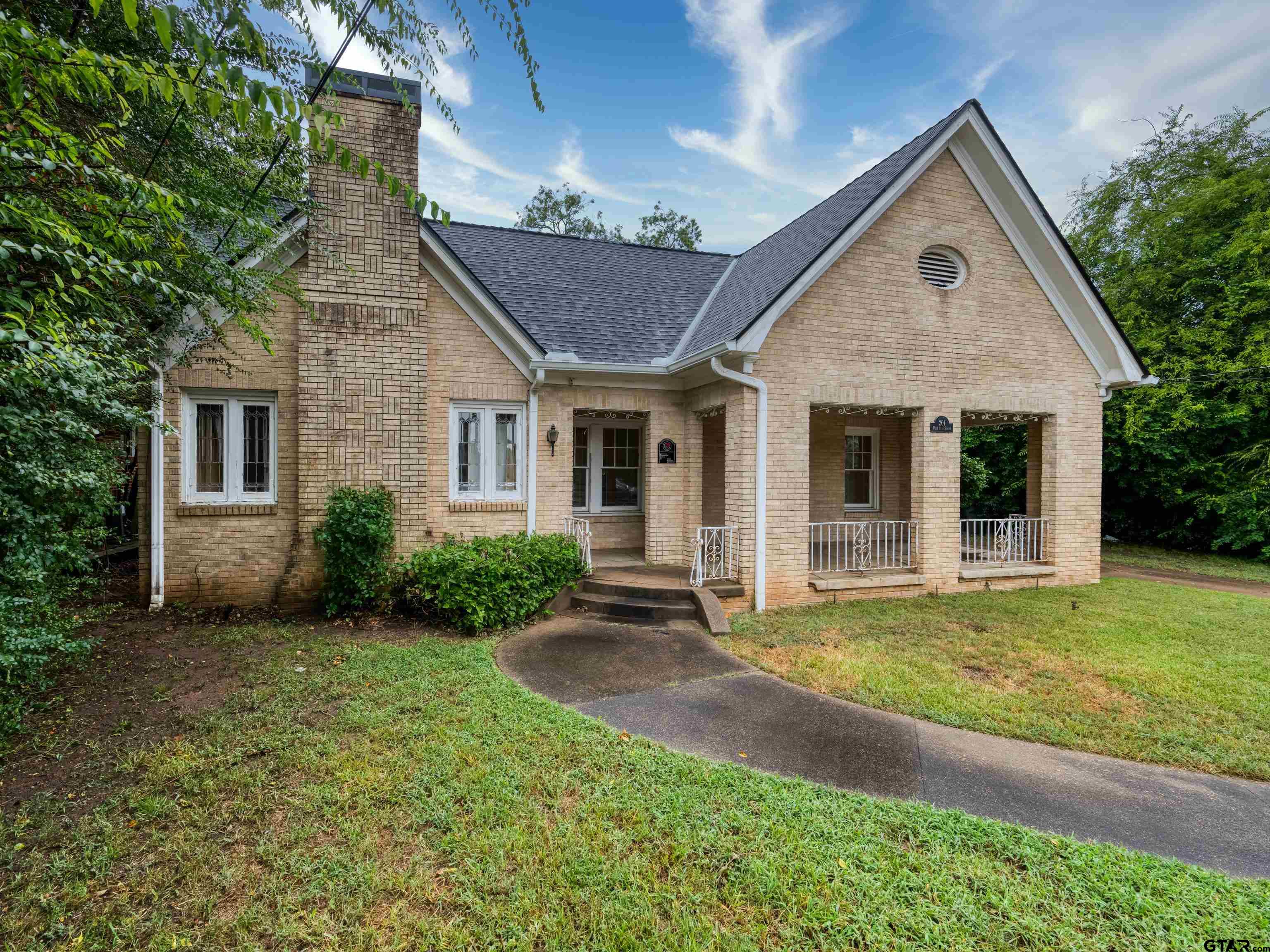 201 West Rusk Street Tyler, TX 75701 - Photo 4 of 30 a front view of a house with garden