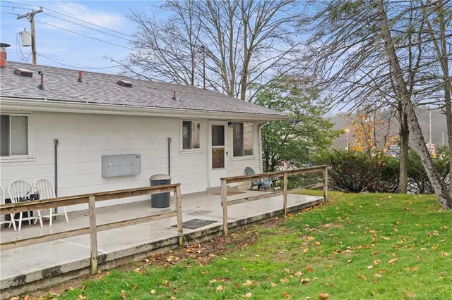 a view of a house with backyard and sitting area
