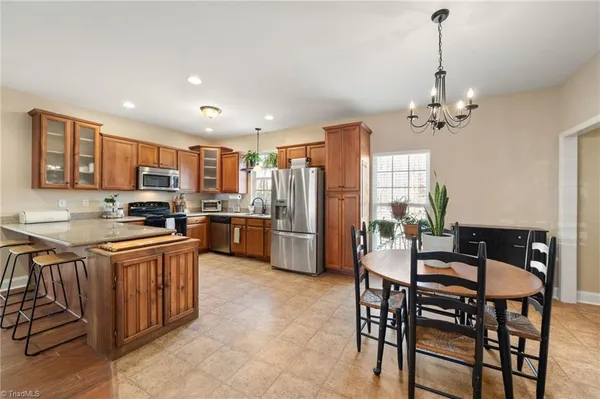 $400,000 | 6309 Us Highway, Summerfield, NC 27358