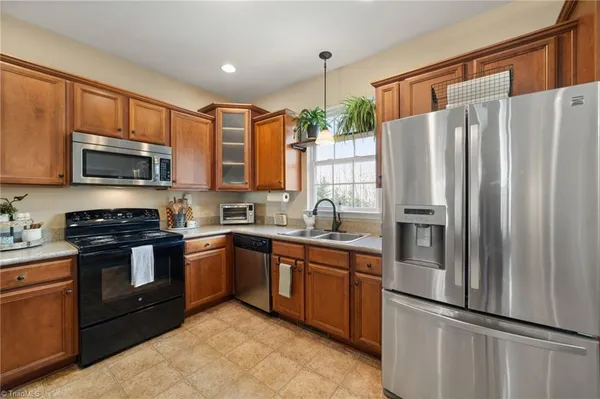 $400,000 | 6309 Us Highway, Summerfield, NC 27358