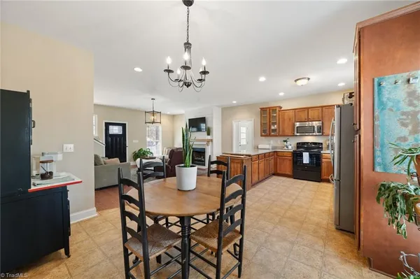 $400,000 | 6309 Us Highway, Summerfield, NC 27358