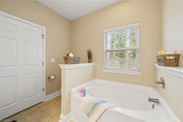 $400,000 | 6309 Us Highway, Summerfield, NC 27358