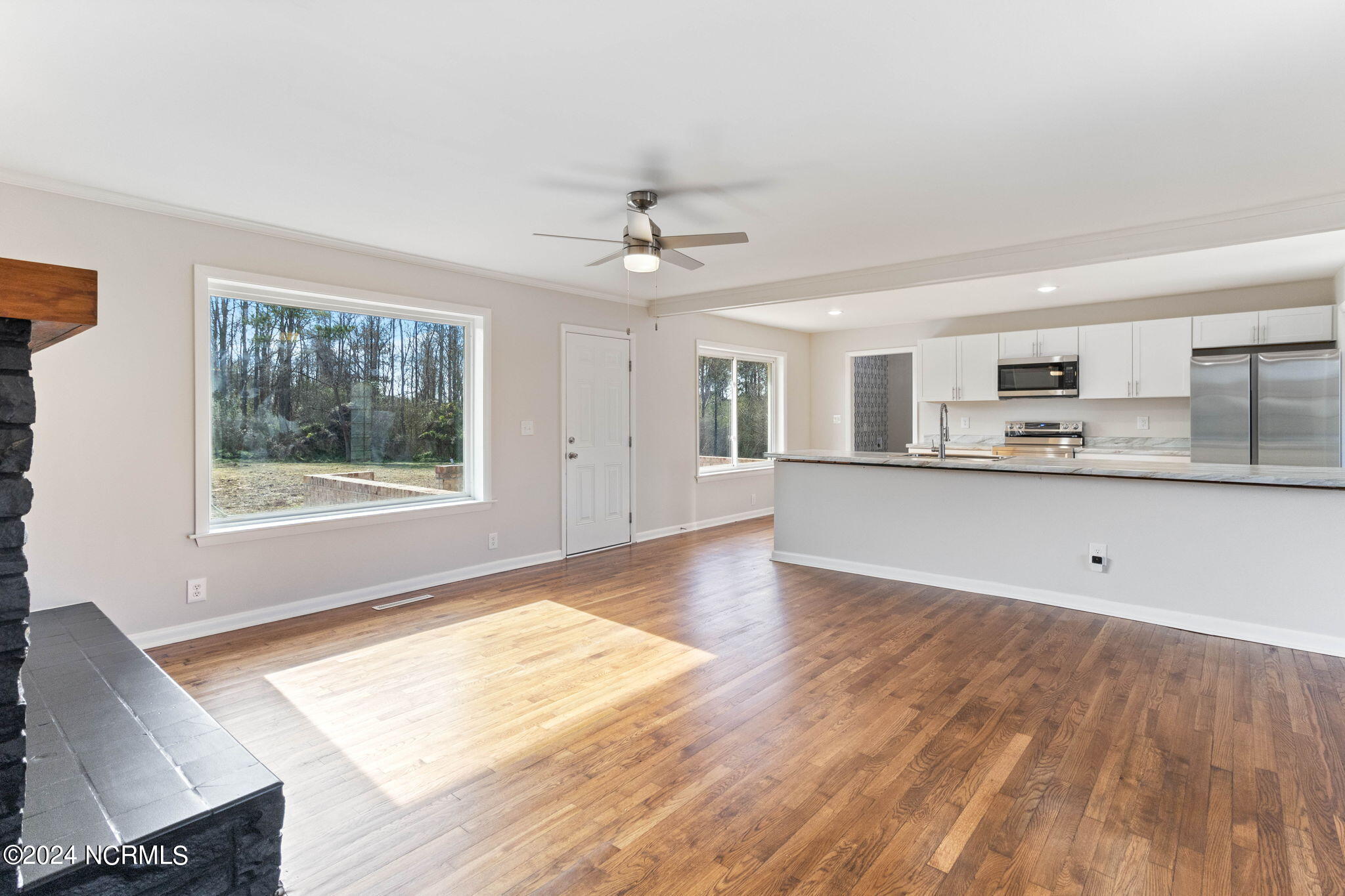 1725 Fountaintown Road Chinquapin, NC 28521 - Photo 17 of 47 Living Room