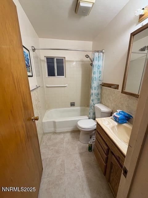 950 H Street Hawthorne, NV 89415 - Photo 20 of 26 a bathroom with a sink a toilet and a mirror