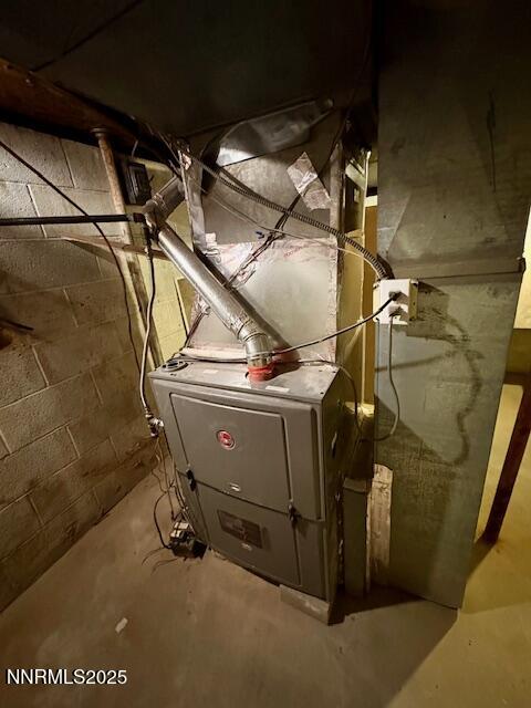 950 H Street Hawthorne, NV 89415 - Photo 25 of 26 a utility room with dryer and washer