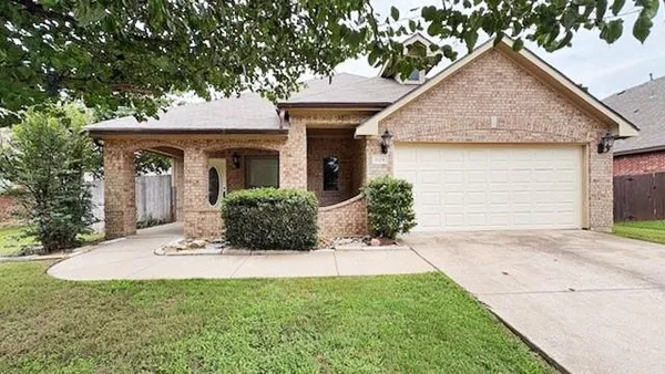 $288,888 | 624 Vickie Street, Crowley, TX 76036
