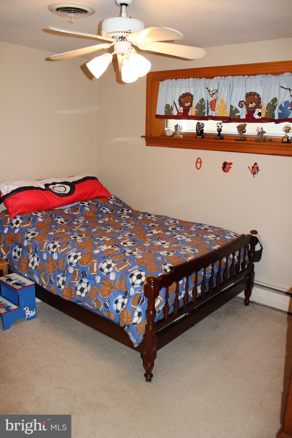 222 Dale Road Pasadena, MD 21122 - Photo 18 of 28 Third bedroom w/ceiling fan.