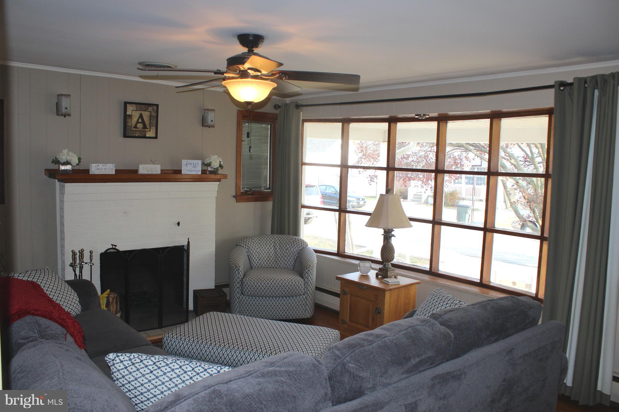 222 Dale Road Pasadena, MD 21122 - Photo 5 of 28 Living room with large bay window.
