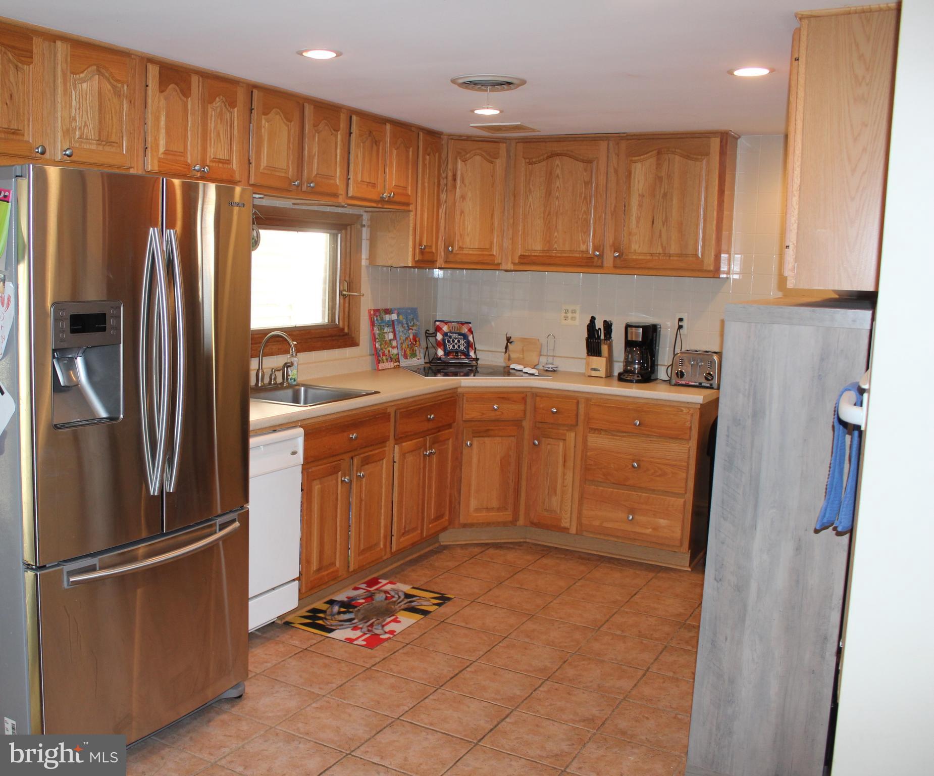 222 Dale Road Pasadena, MD 21122 - Photo 6 of 28 Updated kitchen w/ceramic.