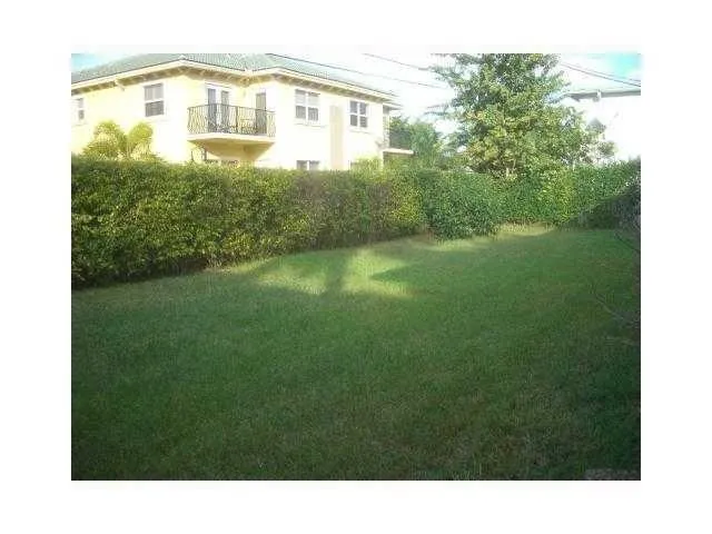 $2,800 | 717 Northeast 4th Street, Hallandale Beach, FL 33009