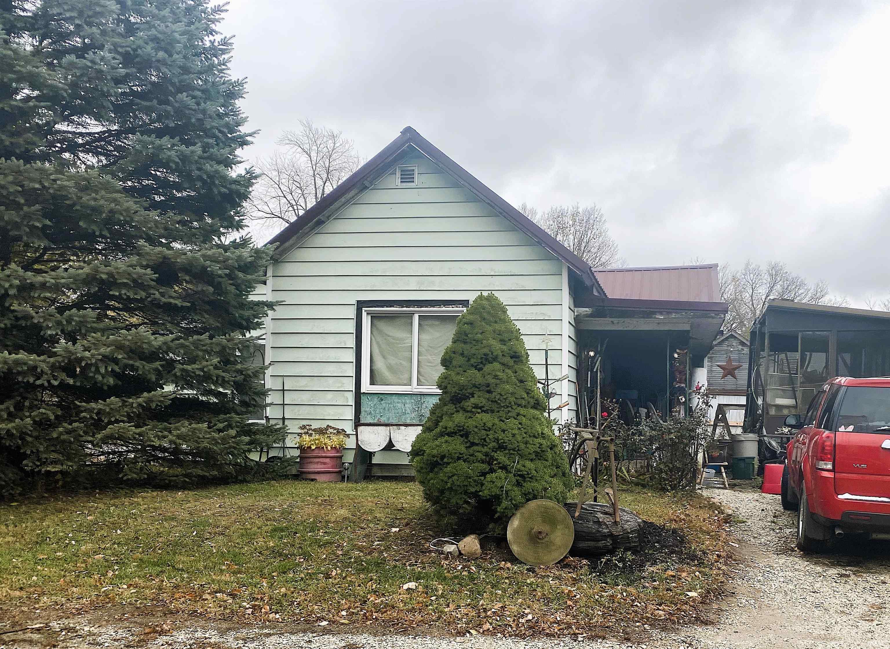403 South River Road North Manchester, IN 46962 - Photo 1 of 5