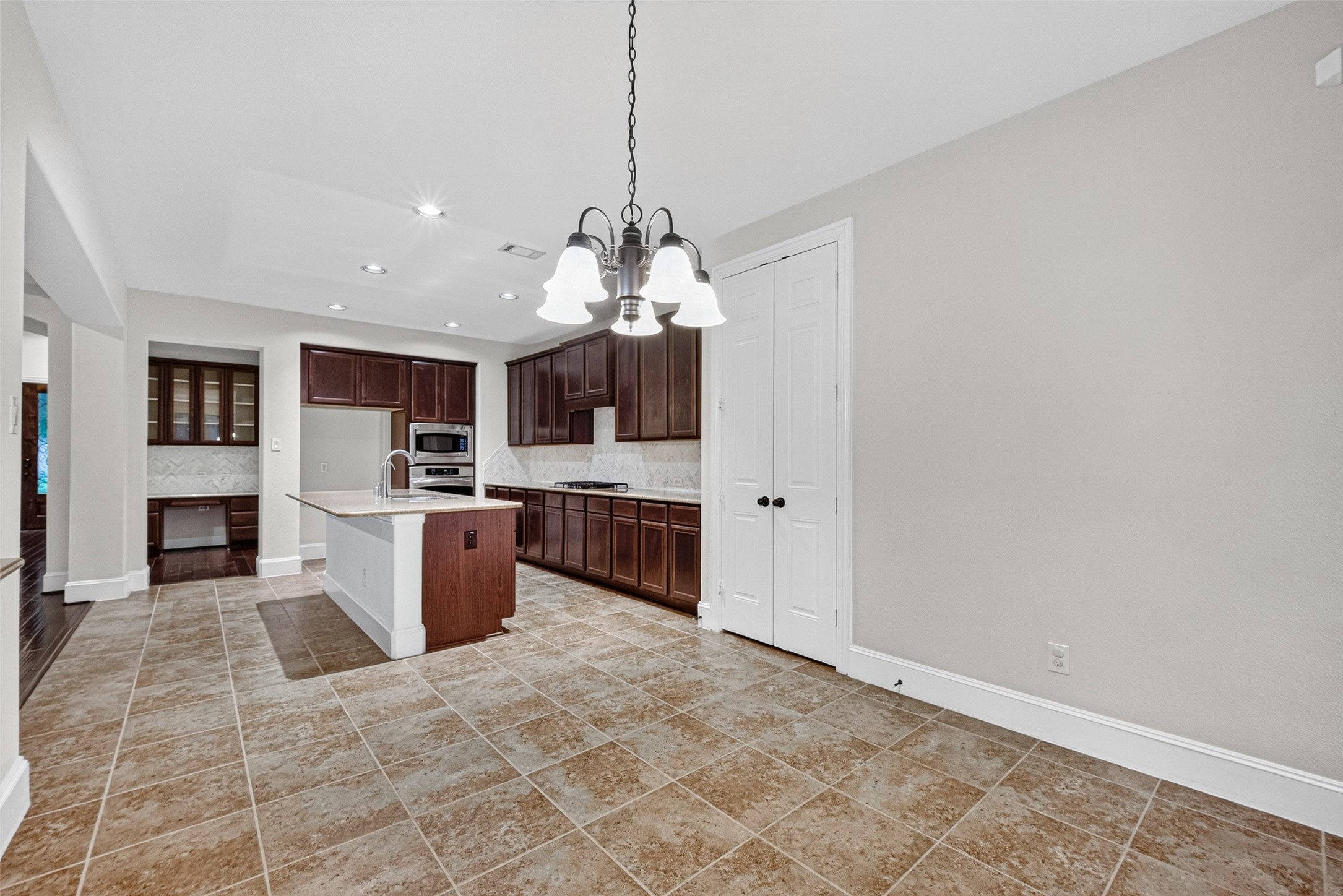 7930 Summer Night Lane Rosenberg, TX 77469 - Photo 18 of 48 Generous breakfast area overlooking the open living space, ideal for everyday dining.