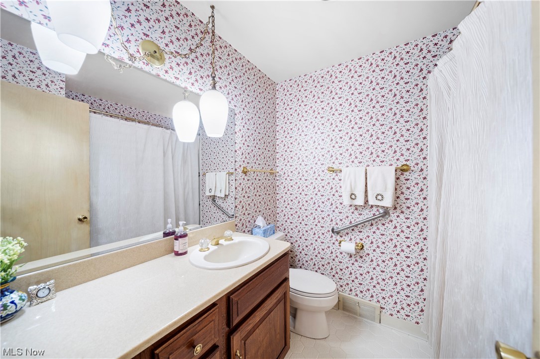 1111 Blanchester Road Lyndhurst, OH 44124 - Photo 12 of 27