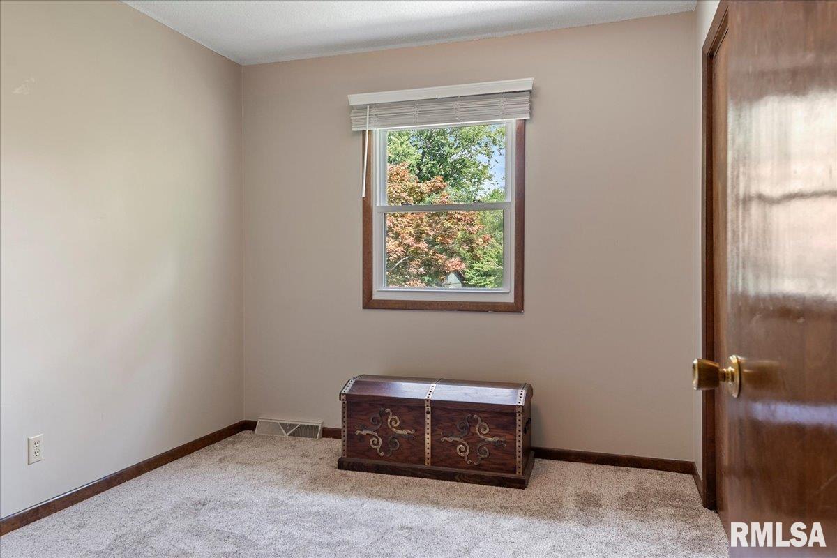 3004 Interlacken Drive Springfield, IL 62704 - Photo 26 of 42 Gallery Image 26