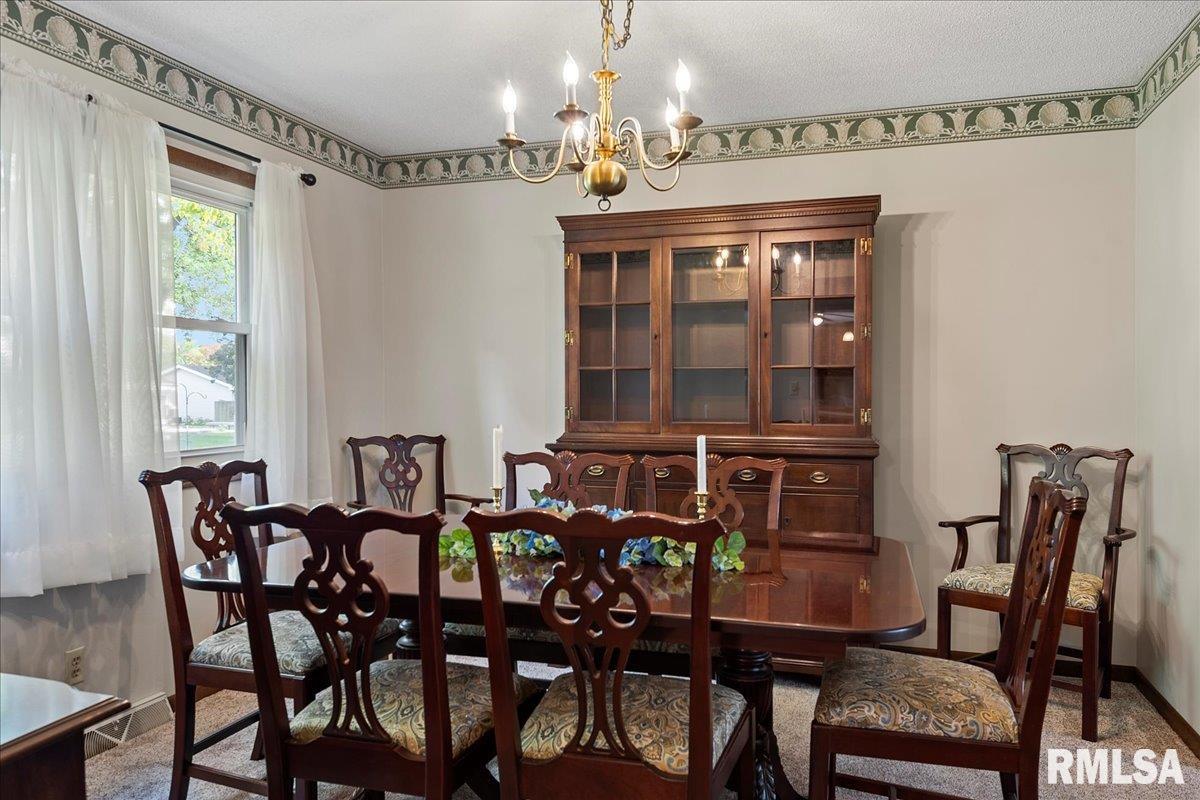 3004 Interlacken Drive Springfield, IL 62704 - Photo 9 of 42 Gallery Image 9