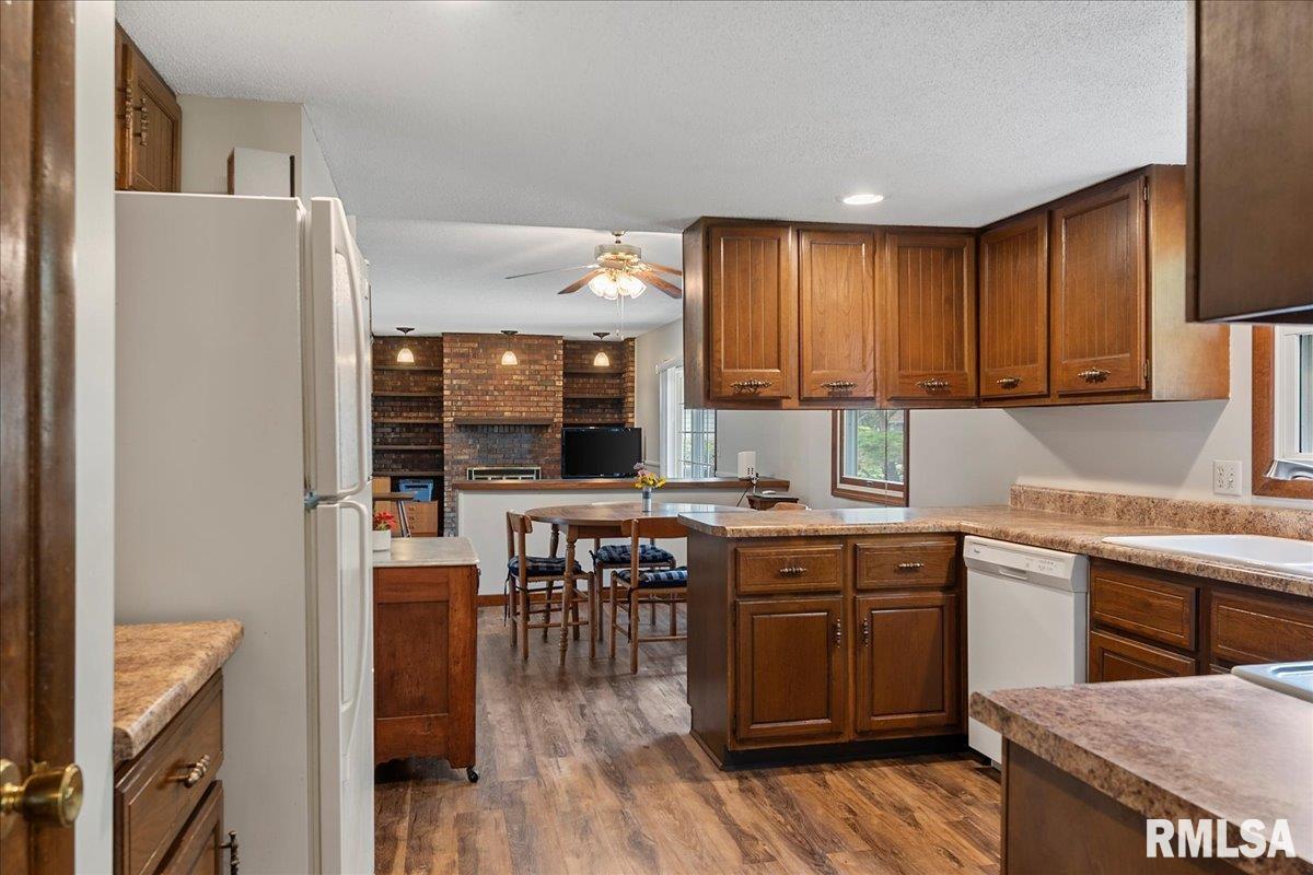 3004 Interlacken Drive Springfield, IL 62704 - Photo 10 of 42 Gallery Image 10