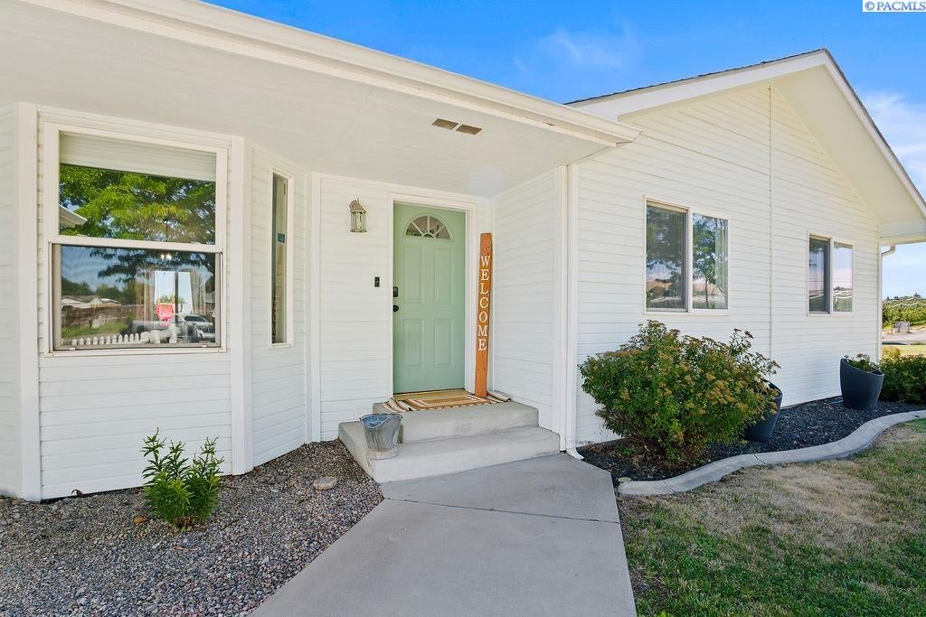 2291 Selah Loop Road Selah, WA 98942 - Photo 3 of 27 Gallery Image 3